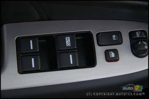 2006 Honda Accord Hybrid (Photo: Philippe Champoux, Auto123.com)