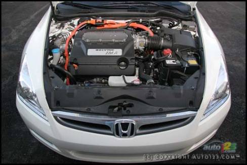 2006 Honda Accord Hybrid (Photo: Philippe Champoux, Auto123.com)