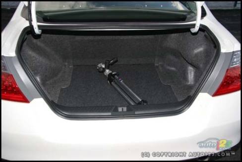 2006 Honda Accord Hybrid (Photo: Philippe Champoux, Auto123.com)