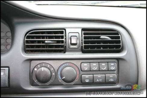 Mazda 626 1999 (Photo: Olivier Delorme, Auto123.com)