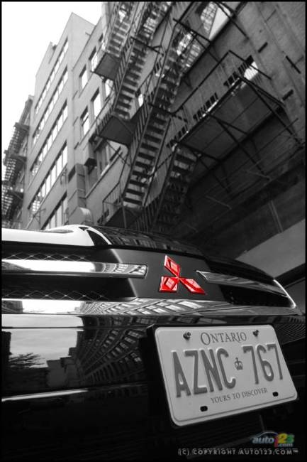 2007 Mitsubishi Endeavor Limited (Photo: Philippe Champoux, Auto123.com)