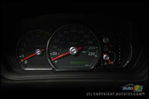 2007 Mitsubishi Endeavor Limited (Photo: Philippe Champoux, Auto123.com)