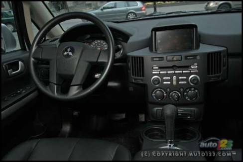 2007 Mitsubishi Endeavor Limited (Photo: Philippe Champoux, Auto123.com)