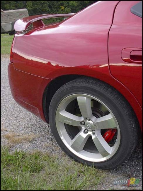 2006 Dodge Charger SRT8 (Photo: Kevin Corrigan, Auto123.com)