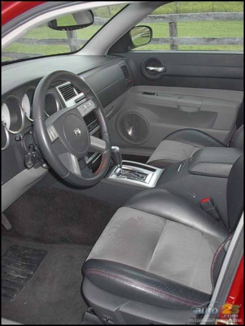 2006 Dodge Charger SRT8 (Photo: Kevin Corrigan, Auto123.com)