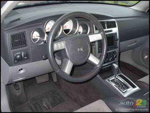 2006 Dodge Charger SRT8 (Photo: Kevin Corrigan, Auto123.com)