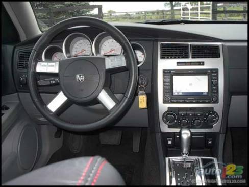 2006 Dodge Charger SRT8 (Photo: Kevin Corrigan, Auto123.com)