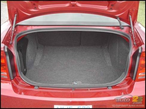 2006 Dodge Charger SRT8 (Photo: Kevin Corrigan, Auto123.com)