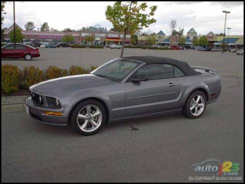 2006 Ford Mustang GT Convertible (Photo: Kevin Corrigan, Auto123.com)