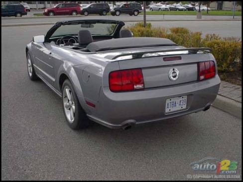2006 Ford Mustang GT Convertible (Photo: Kevin Corrigan, Auto123.com)