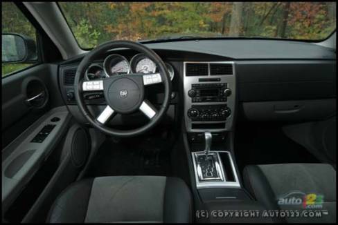 2006 Dodge Charger SRT8 (Photo: Philippe Champoux, Auto123.com)