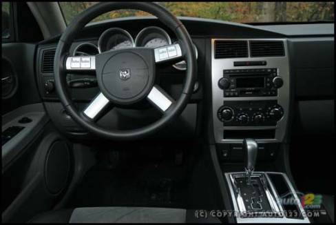 2006 Dodge Charger SRT8 (Photo: Philippe Champoux, Auto123.com)