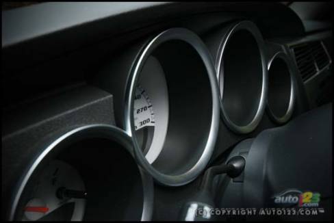 2006 Dodge Charger SRT8 (Photo: Philippe Champoux, Auto123.com)