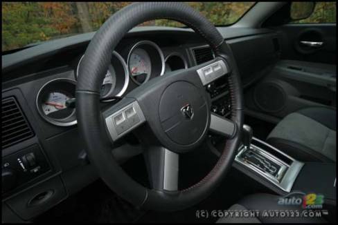 2006 Dodge Charger SRT8 (Photo: Philippe Champoux, Auto123.com)