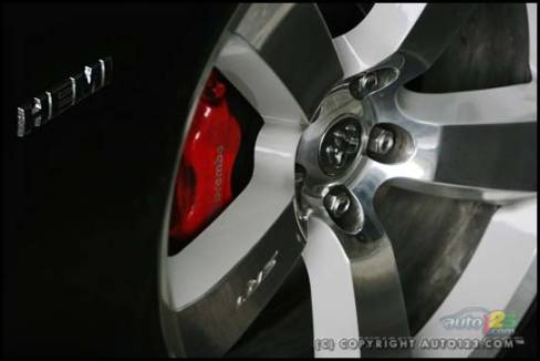 2006 Dodge Charger SRT8 (Photo: Philippe Champoux, Auto123.com)