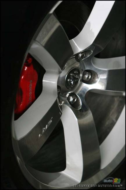 2006 Dodge Charger SRT8 (Photo: Philippe Champoux, Auto123.com)
