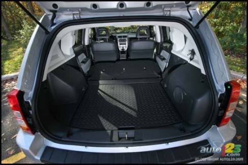 2007 Jeep Compass Limited 4x4 (Photo: Philippe Champoux, Auto123.com)