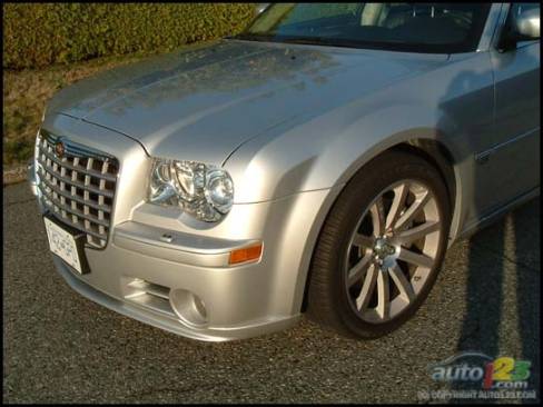 2006 Chrysler 300C SRT8 (Photo: Rob Rothwell, Auto123.com)