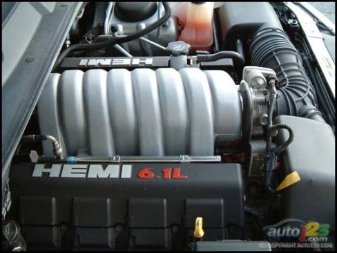 2006 Chrysler 300C SRT8 (Photo: Rob Rothwell, Auto123.com)