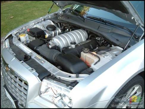 2006 Chrysler 300C SRT8 (Photo: Rob Rothwell, Auto123.com)
