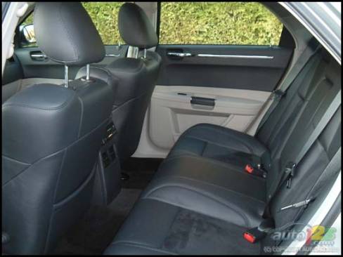 2006 Chrysler 300C SRT8 (Photo: Rob Rothwell, Auto123.com)