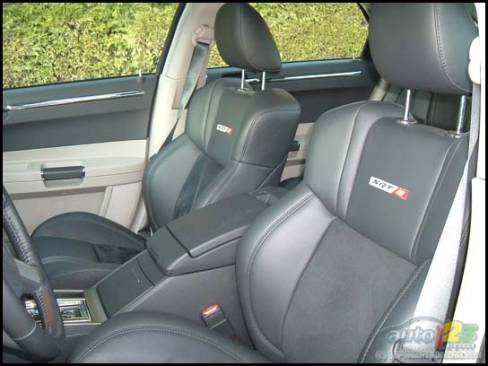 2006 Chrysler 300C SRT8 (Photo: Rob Rothwell, Auto123.com)