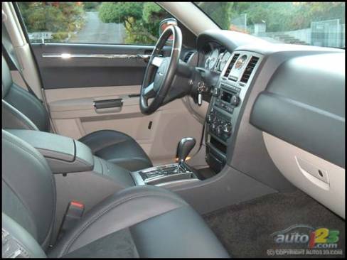 2006 Chrysler 300C SRT8 (Photo: Rob Rothwell, Auto123.com)