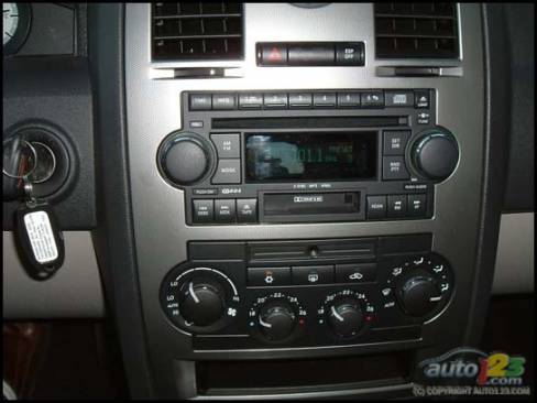 2006 Chrysler 300C SRT8 (Photo: Rob Rothwell, Auto123.com)