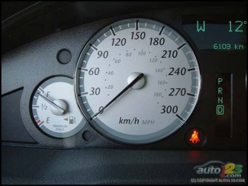 2006 Chrysler 300C SRT8 (Photo: Rob Rothwell, Auto123.com)