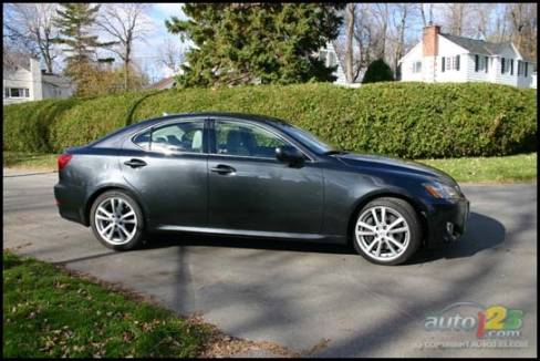 Lexus IS 350 2007 (Photo: Stéphane Quesnel, Auto123.com)