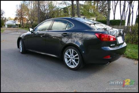 Lexus IS 350 2007 (Photo: Stéphane Quesnel, Auto123.com)