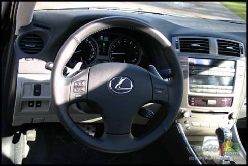 Lexus IS 350 2007 (Photo: Stéphane Quesnel, Auto123.com)