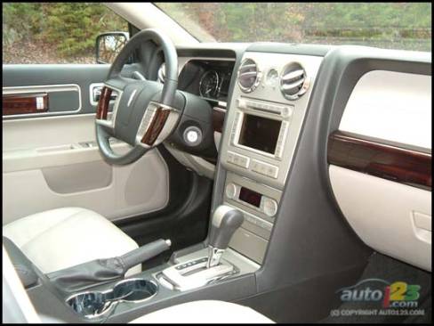 2007 Lincoln MKZ (Photo: Rob Rothwell)