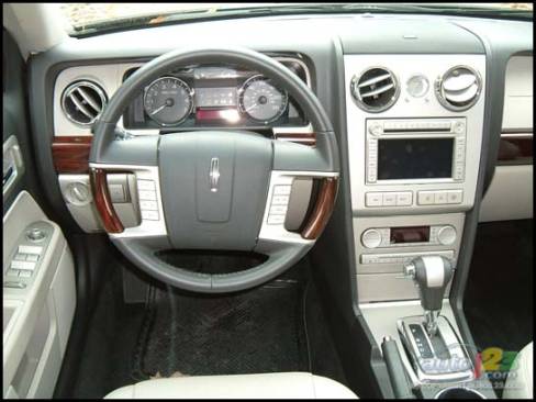 2007 Lincoln MKZ (Photo: Rob Rothwell)