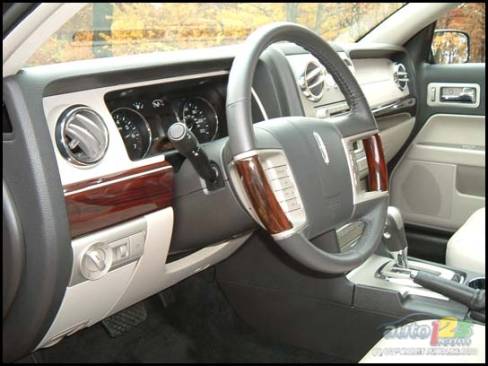 2007 Lincoln MKZ (Photo: Rob Rothwell)