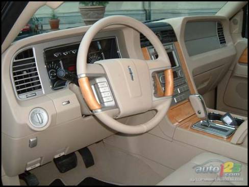 2007 Lincoln Navigator (Photo: Rob Rothwell)