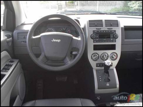 2007 Jeep Compass Limited (Photo: Kevin Corrigan, Auto123.com)