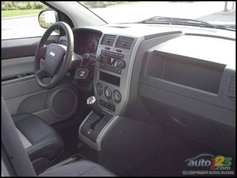 2007 Jeep Compass Limited (Photo: Kevin Corrigan, Auto123.com)