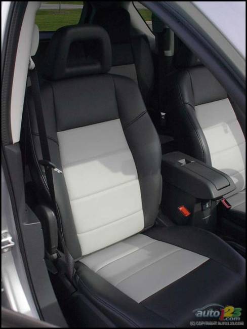 2007 Jeep Compass Limited (Photo: Kevin Corrigan, Auto123.com)