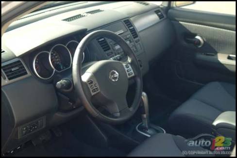 2007 Nissan Versa (Photo: Kevin Corrigan, Auto123.com)