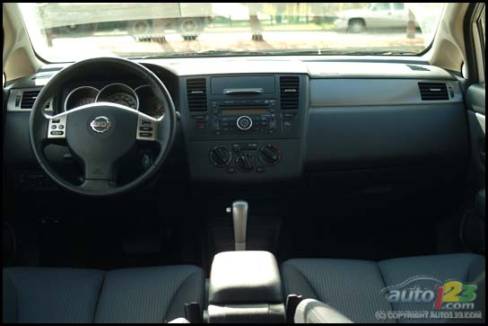2007 Nissan Versa (Photo: Kevin Corrigan, Auto123.com)