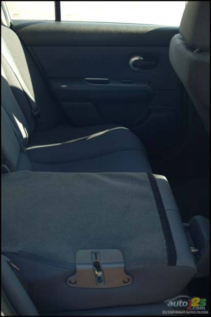 2007 Nissan Versa (Photo: Kevin Corrigan, Auto123.com)