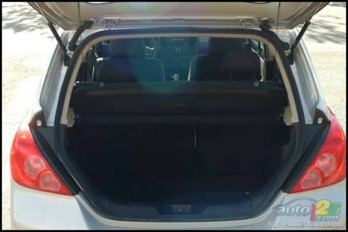 2007 Nissan Versa (Photo: Kevin Corrigan, Auto123.com)