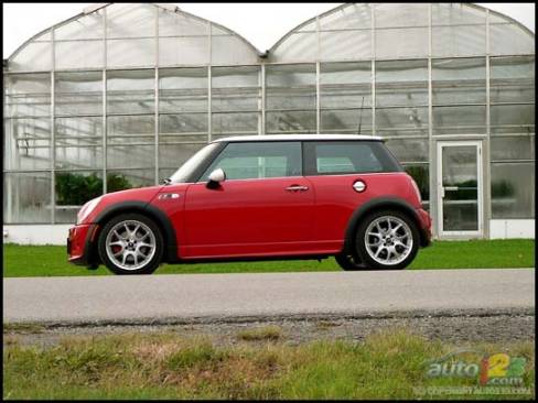 2006 Mini Cooper S John Cooper Works Competition Package (Photo: John Leblanc, Auto123.com)