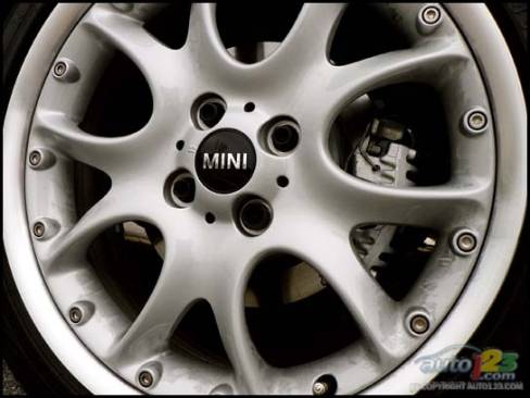 2006 Mini Cooper S John Cooper Works Competition Package (Photo: John Leblanc, Auto123.com)