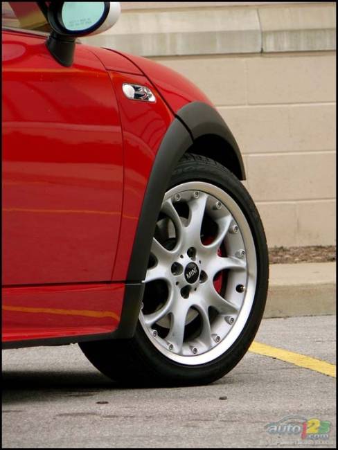 2006 Mini Cooper S John Cooper Works Competition Package (Photo: John Leblanc, Auto123.com)