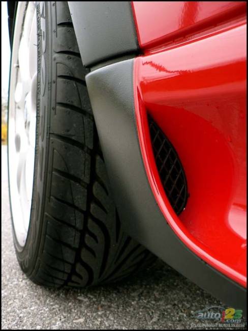 2006 Mini Cooper S John Cooper Works Competition Package (Photo: John Leblanc, Auto123.com)