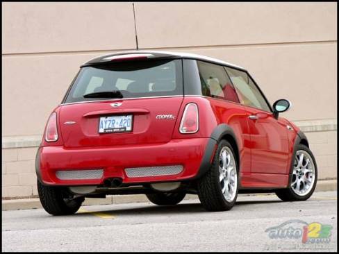 2006 Mini Cooper S John Cooper Works Competition Package (Photo: John Leblanc, Auto123.com)