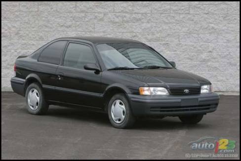 1999 Toyota Tercel (Photo: Philippe Champoux, Auto123.com)