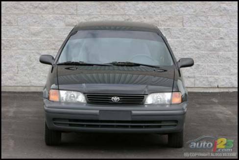 1999 Toyota Tercel (Photo: Philippe Champoux, Auto123.com)